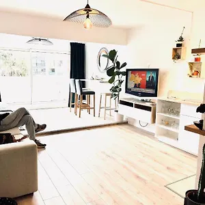 Le Sud Et Piscine Apartment